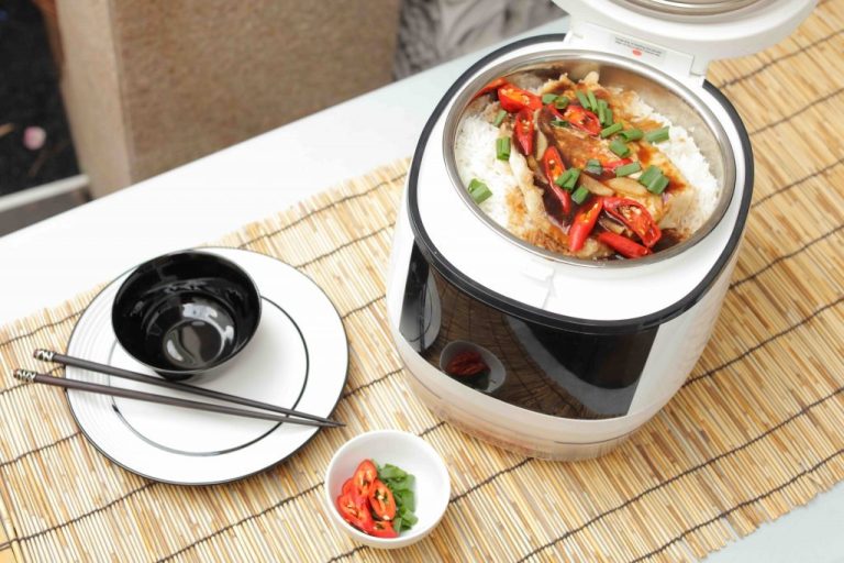 How to Steam Fish Over Rice in a Rice Cooker