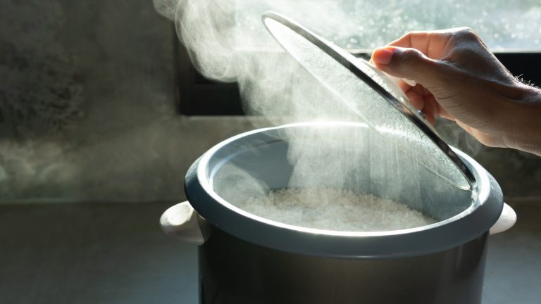 How to Avoid Burns and Scalds When Using a Rice Cooker
