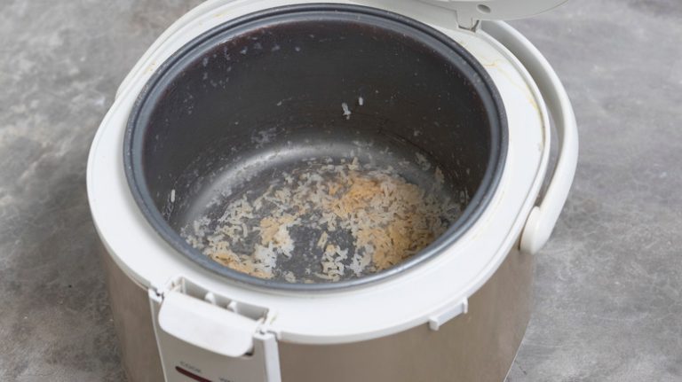 How to Clean Sticky Rice Residue from a Rice Cooker