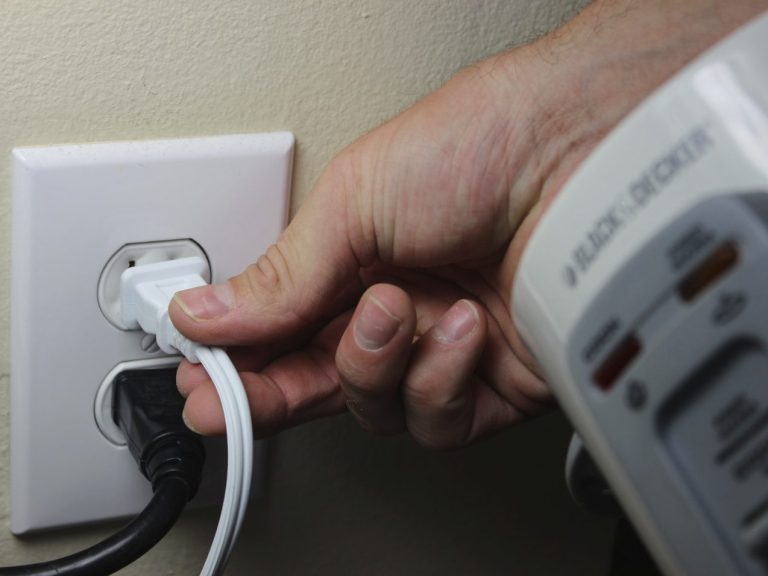 6 Common Rice Cooker Cord and Plug Issues and How to Repair Them